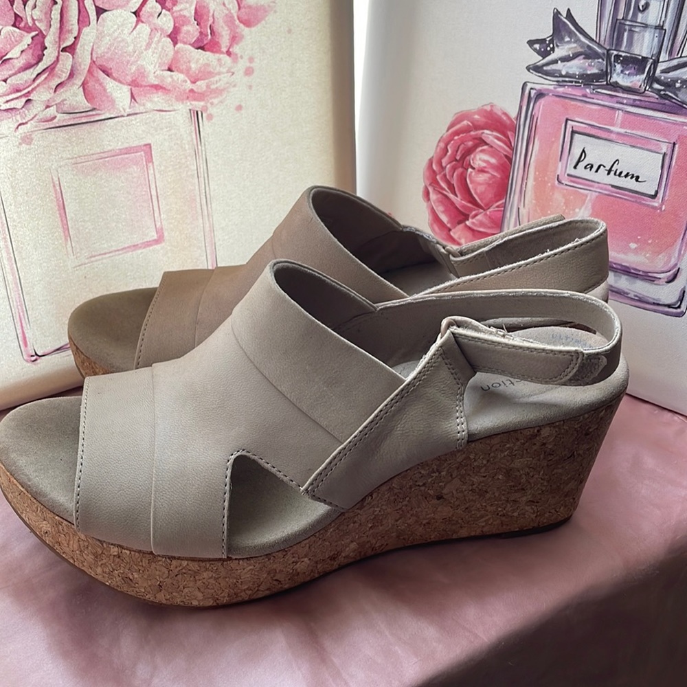 TAN PEEP TOE WEDGES